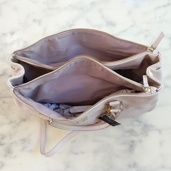 NWT. The Limited Crossbody/Shoulder/Laptop bag with three layers - Picture 4 of 5